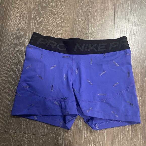 Nike shorts - Picture 2 of 2